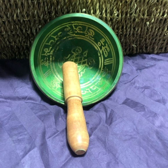 Green Tibetian Singing Bowl with Wooden Mallet - Picture 10 of 11